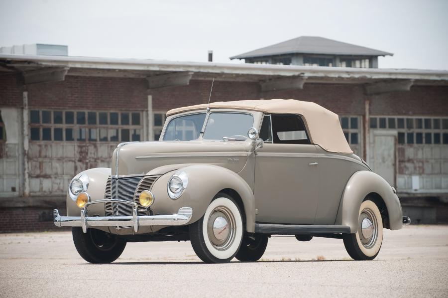  Ford DeLuxe Convertible 1940 года  (фото 1 из 7)